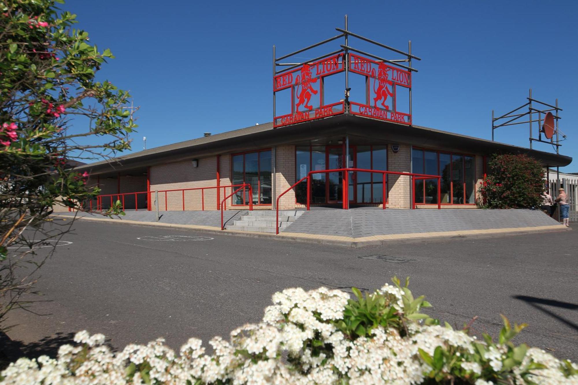 Red Lion Holiday Park アーブロース エクステリア 写真